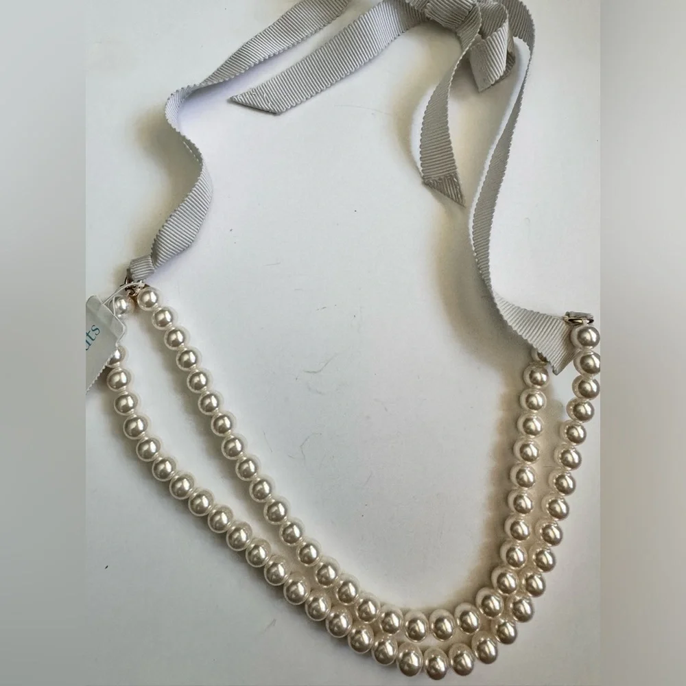 Crew cut double layered pearl ribbon tie
